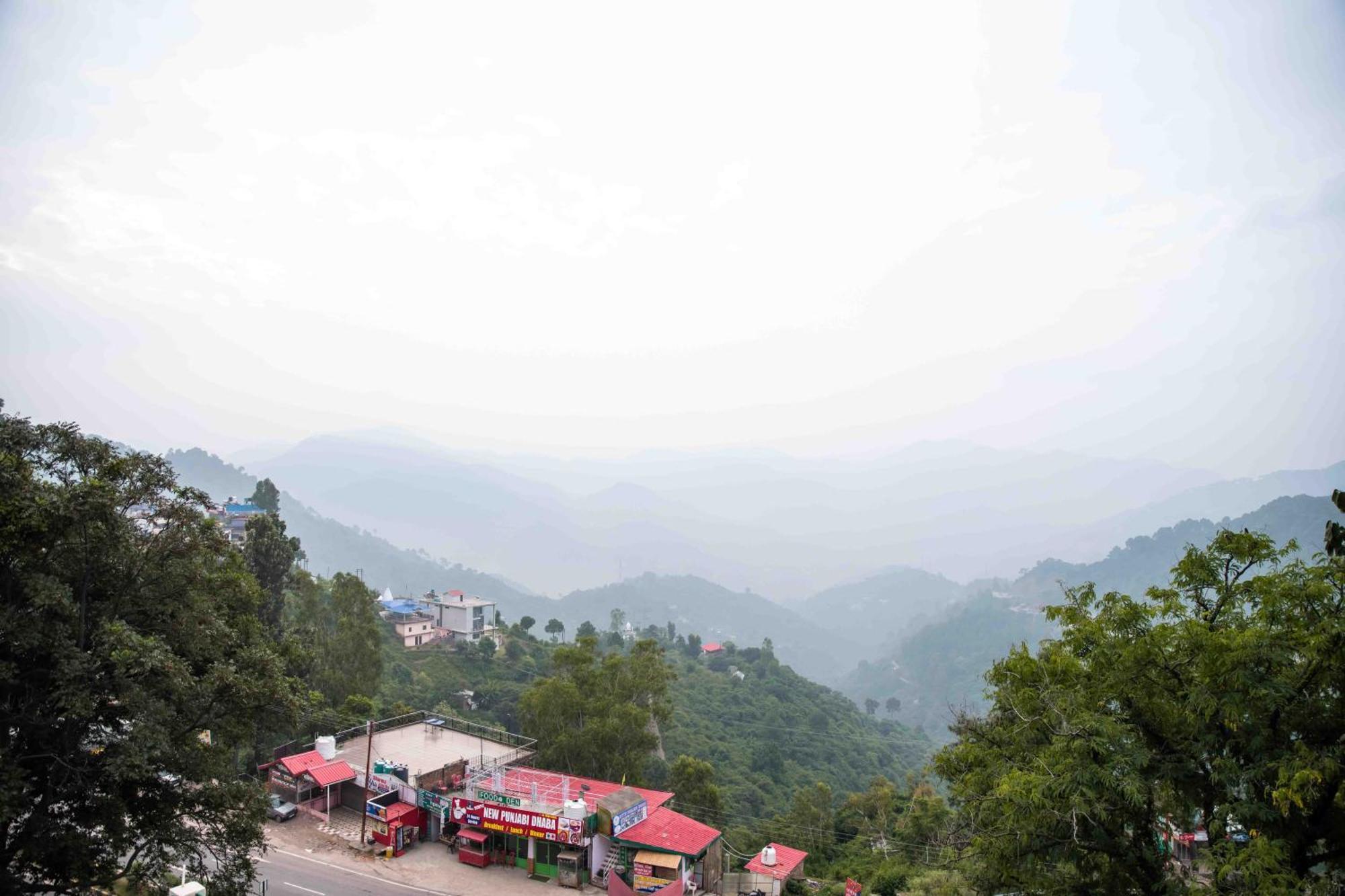 The Fern Surya Resort Kasauli Hills, Dharampur Extérieur photo