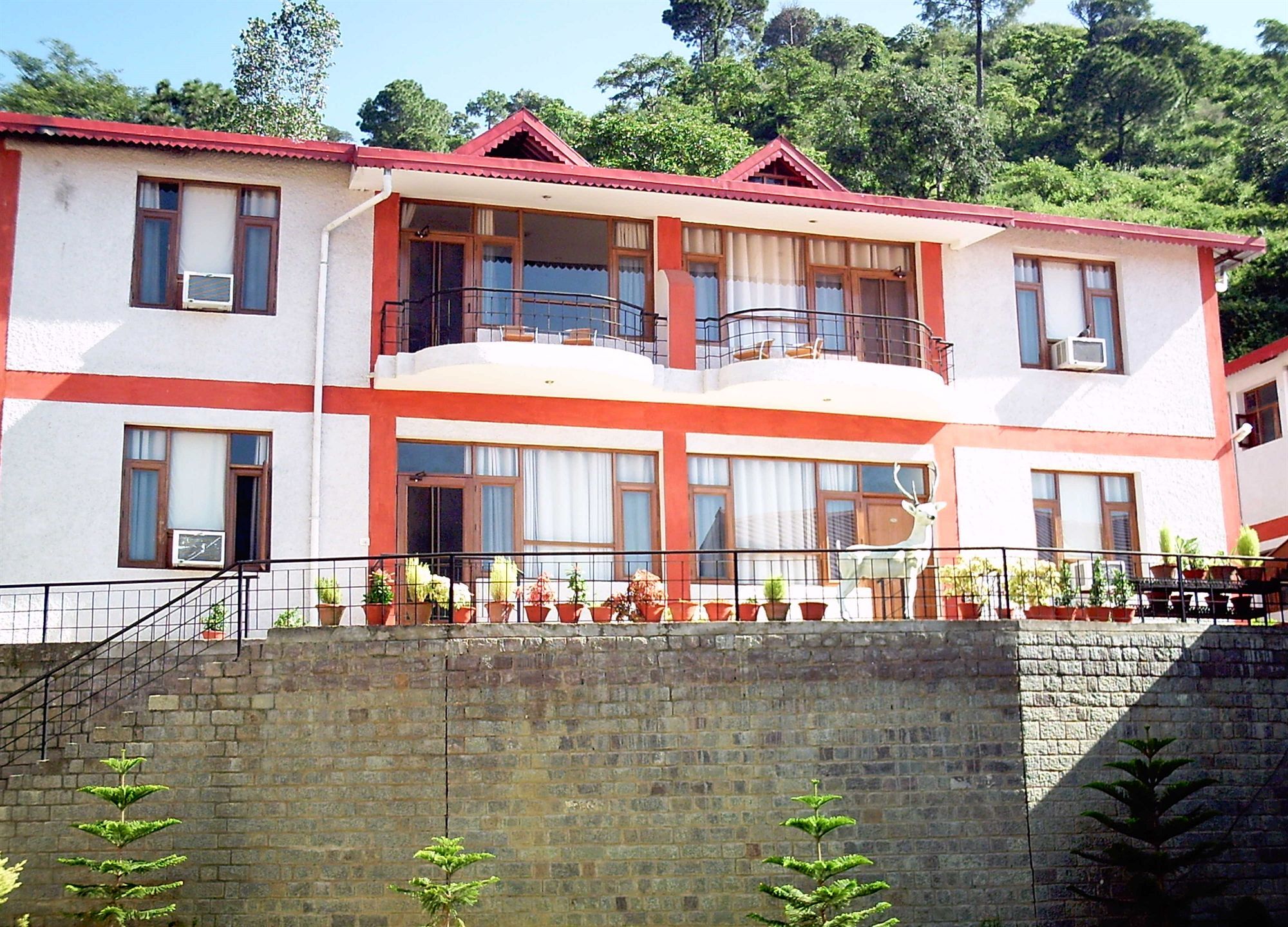 The Fern Surya Resort Kasauli Hills, Dharampur Extérieur photo
